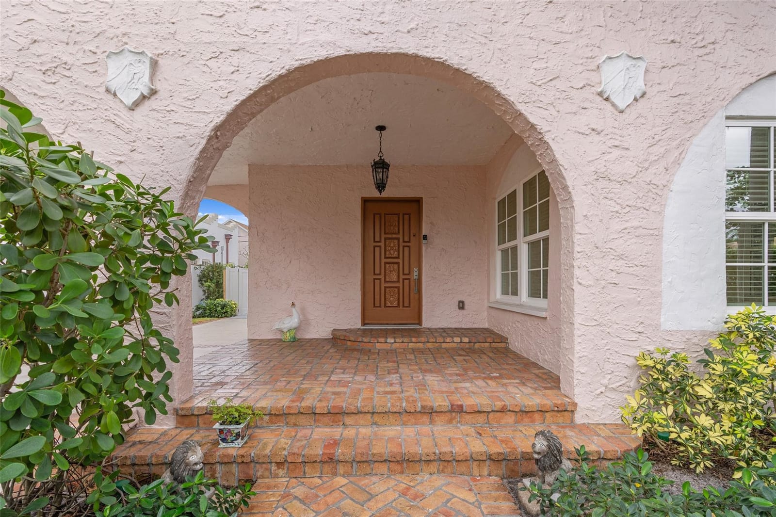 229 Fordham Drive — photo 2