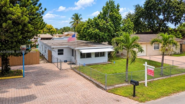 6331 Taylor Street, Hollywood, FL 33024