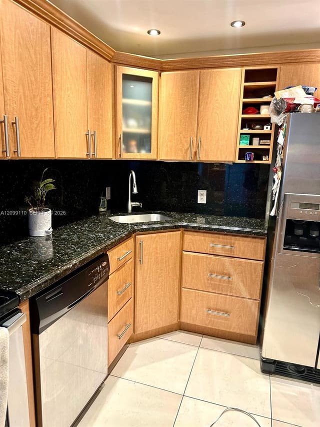3675 N Country Club Drive 1504, Aventura, FL 33180