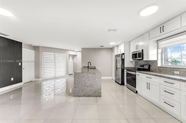 15635 SW 74th Cir Drive 10, Miami, FL 33193