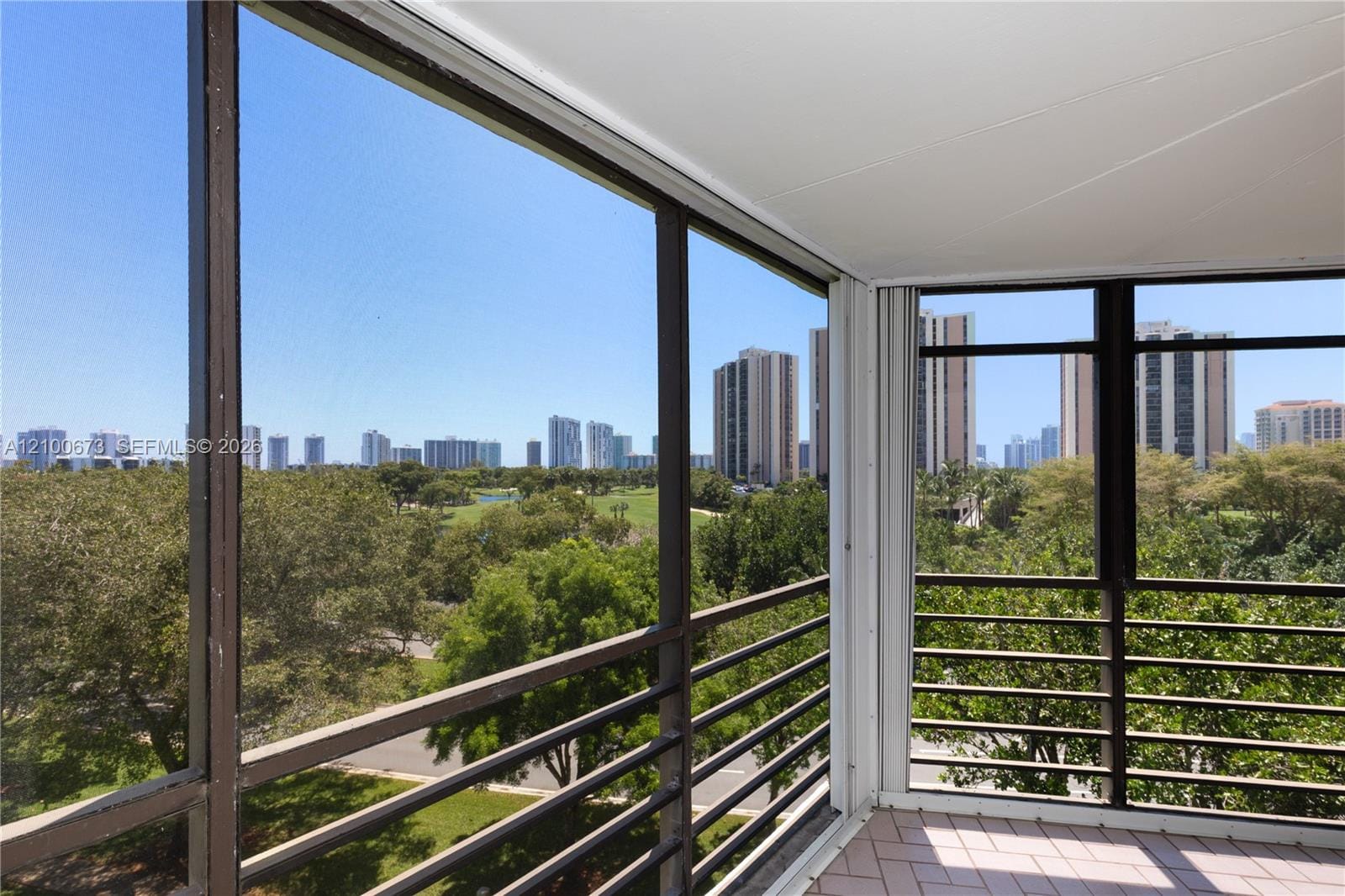 20400 W Country Club Drive 605 — photo 7