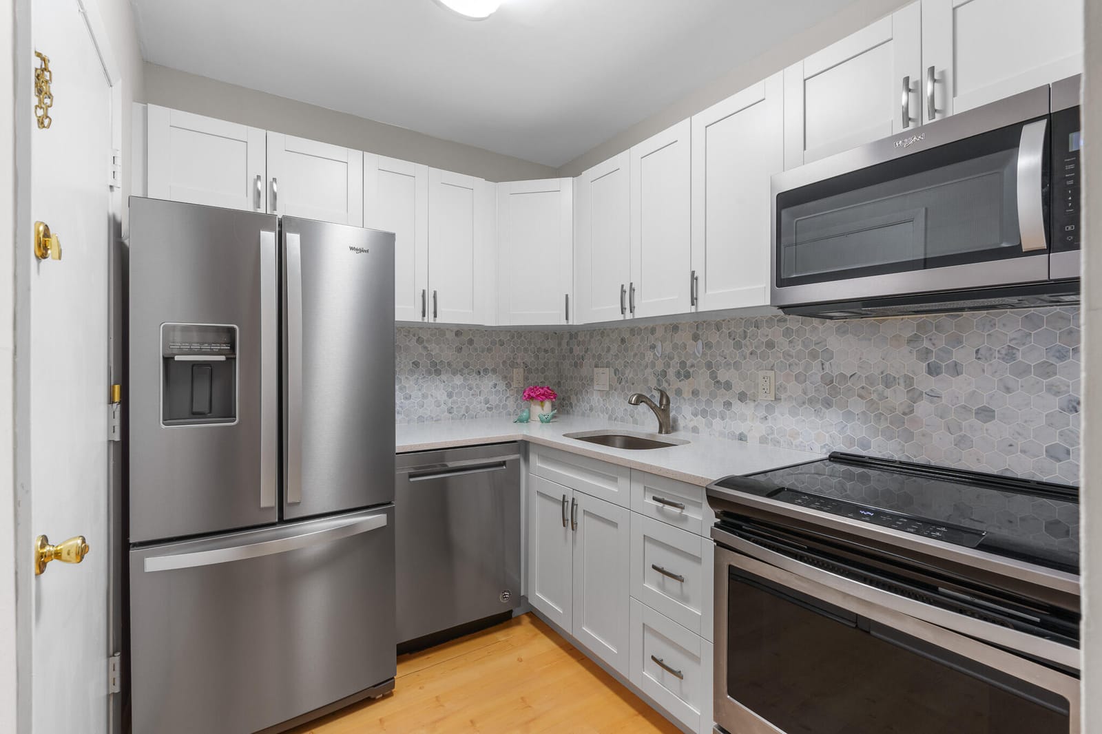 2400 NE 33RD Avenue 209 — photo 2