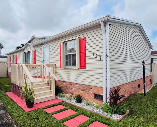 220 NE 12th Avenue 123, Homestead, FL 33030