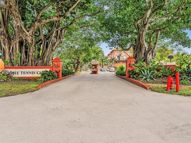 620 Tennis Club Drive 301, Fort Lauderdale, FL 33311