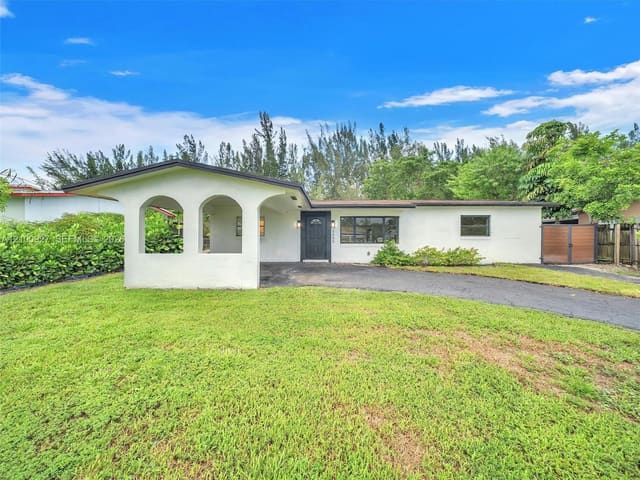 5450 SW 55 Avenue, Davie, FL 33314