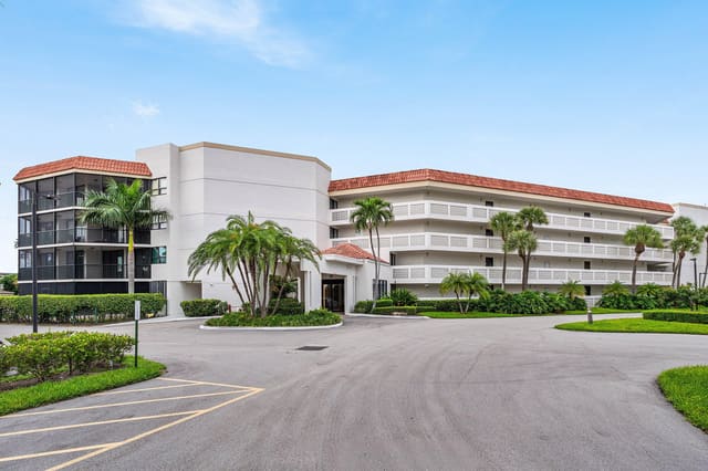 800 JEFFERY Street 201, Boca Raton, FL 33487