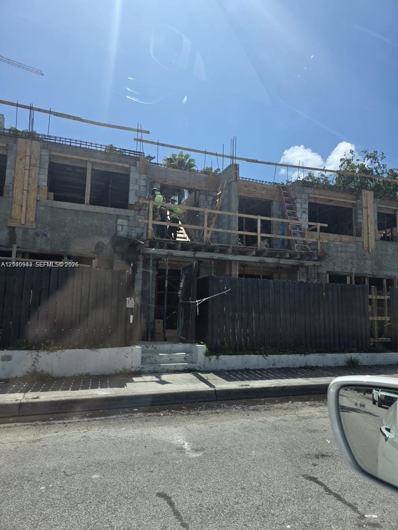 933 SW 4th Avenue — photo 5