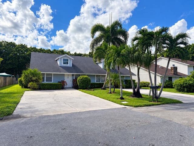 9258 GREEN MEADOWS Way, Palm Beach Gardens, FL 33418