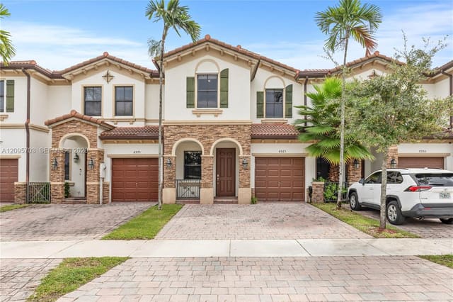 8965 NW 98th Avenue, Doral, FL 33178