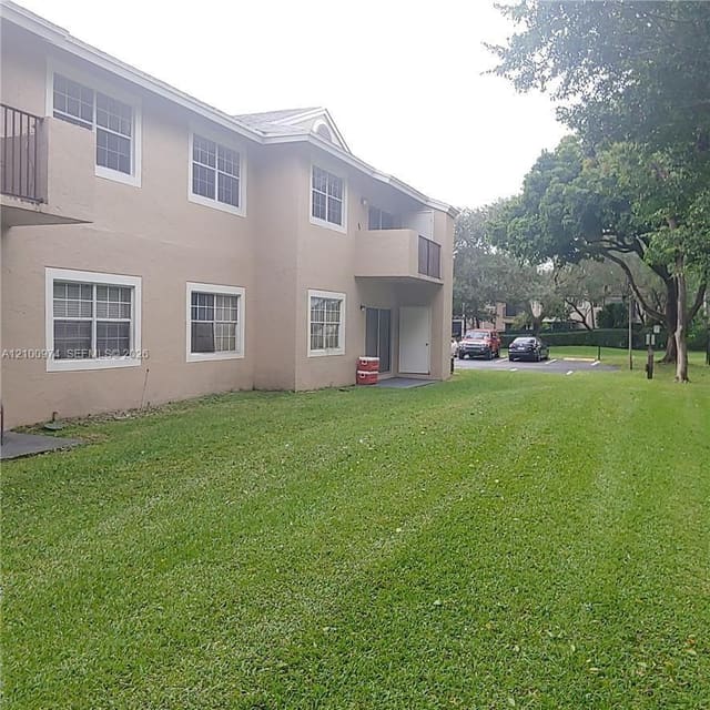 2451 NW 96th Terrace 21I, Pembroke Pines, FL 33024
