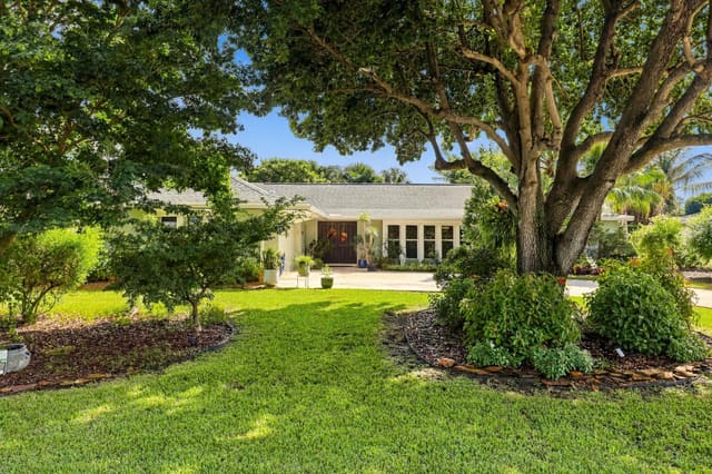 9714 HONEYSUCKLE Avenue, Palm Beach Gardens, FL 33410