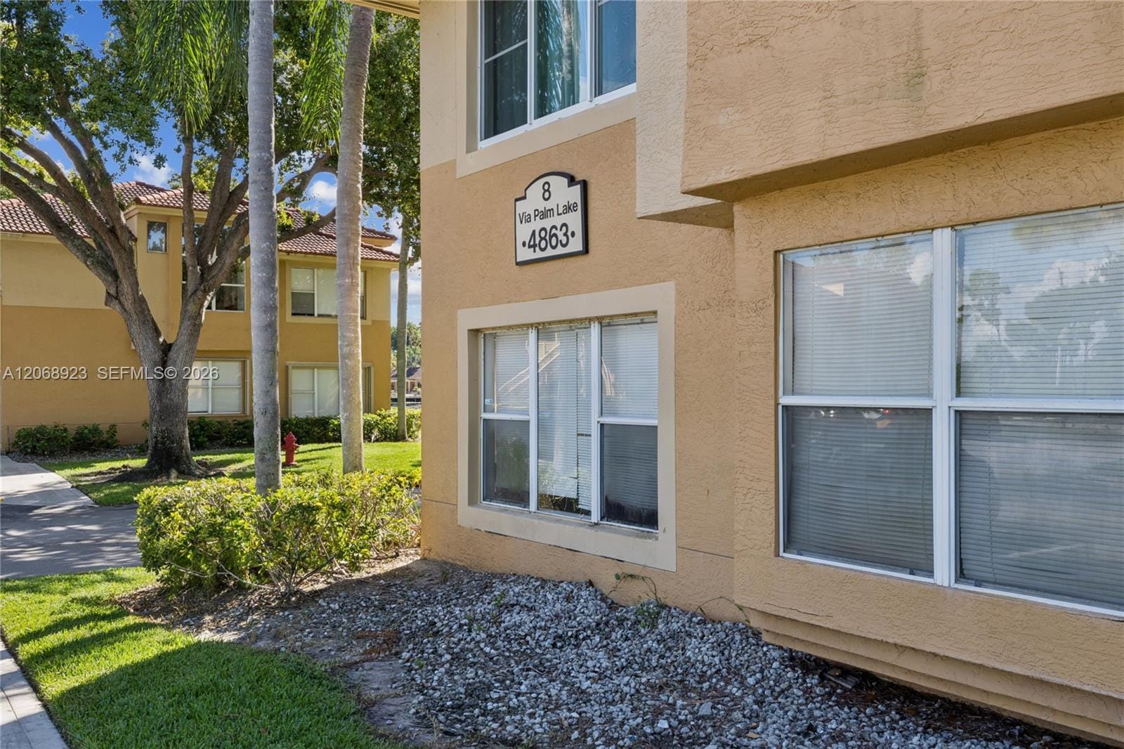 4863 Via Palm Lakes 807 — photo 2