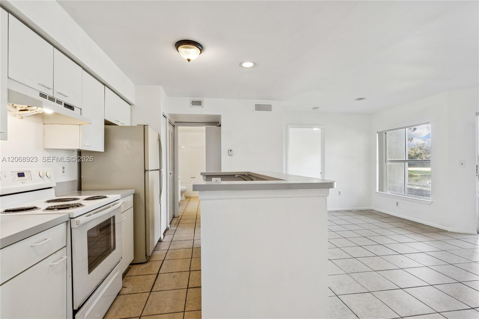 4863 Via Palm Lakes 807 — photo 11