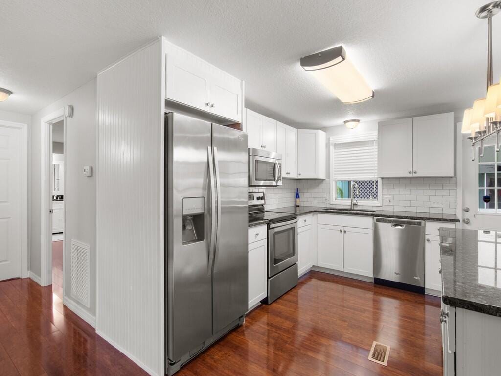 395 NE Jade Circle, Jensen Beach, FL 34957 photo 8