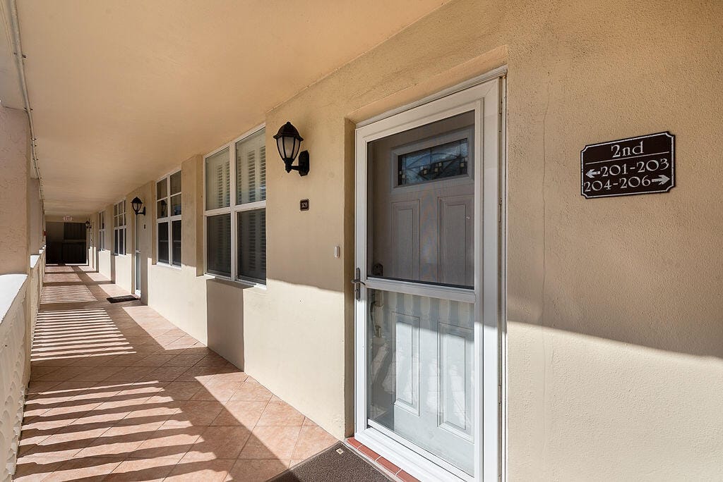 985 SE 19th Avenue 203, Deerfield Beach, FL 33441 photo 27