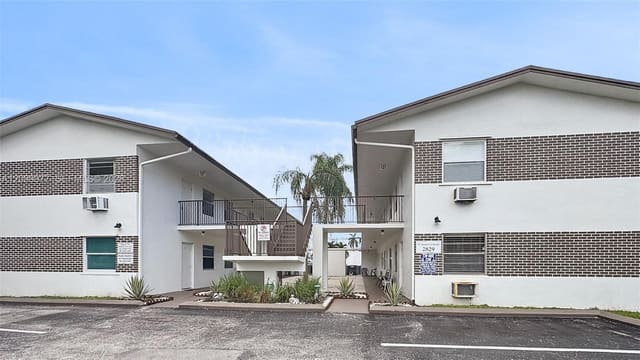 2829 Van Buren Street 207, Hollywood, FL 33020