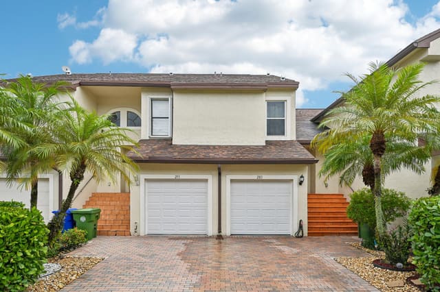 281 SW 95TH Terrace, Pembroke Pines, FL 33025