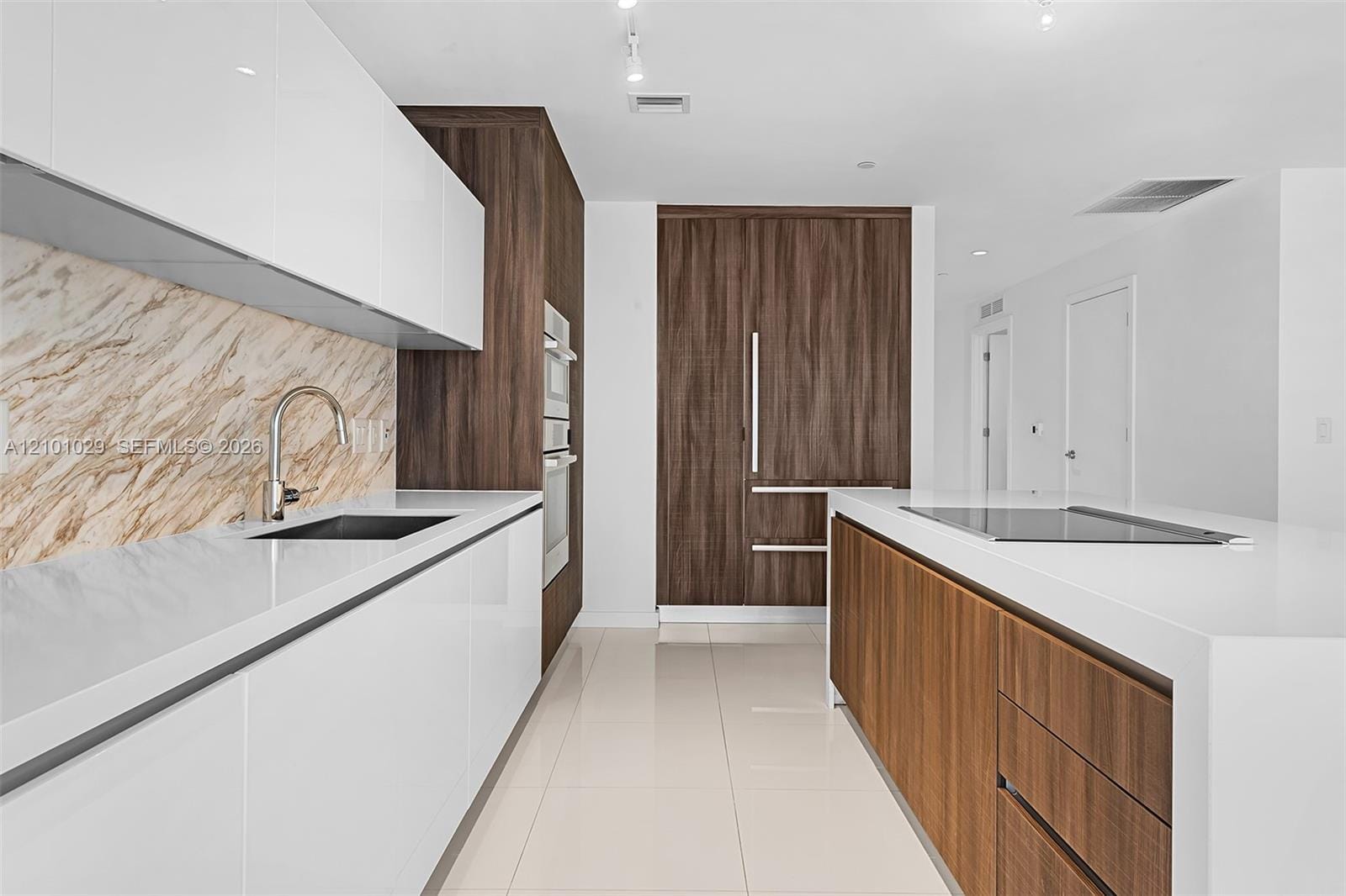 851 NE 1st Avenue 1012, Miami, FL 33132 photo 24