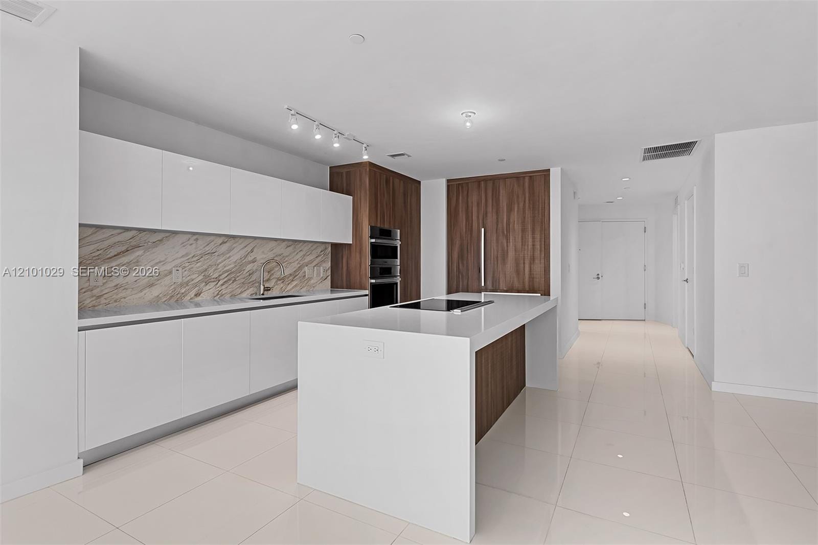 851 NE 1st Avenue 1012, Miami, FL 33132 photo 25