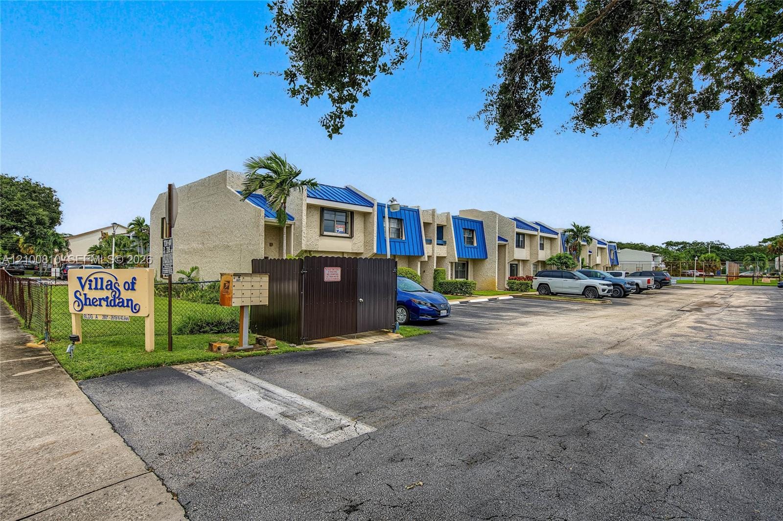 2607 N 40th Avenue, Hollywood, FL 33021 photo 2