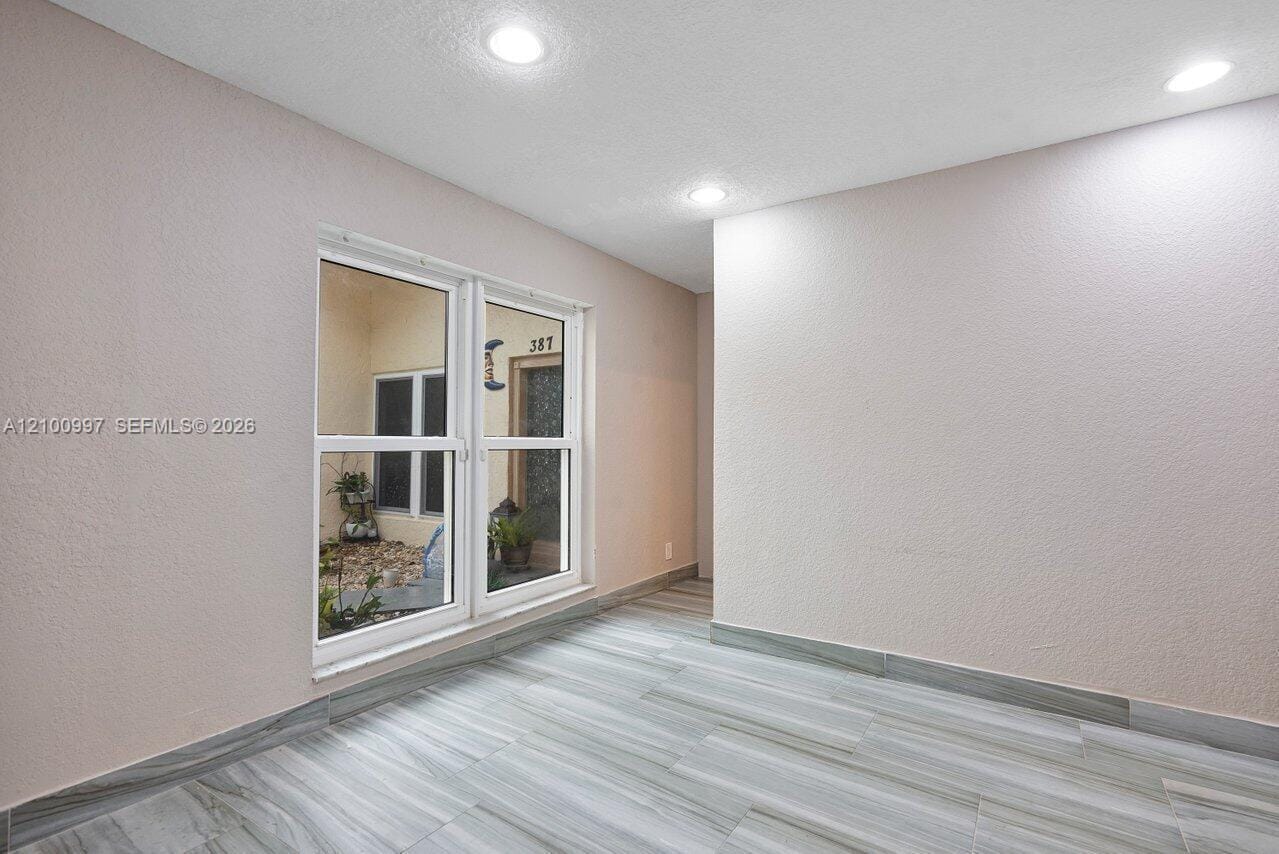 387 NW 39th Way, Deerfield Beach, FL 33442 photo 11