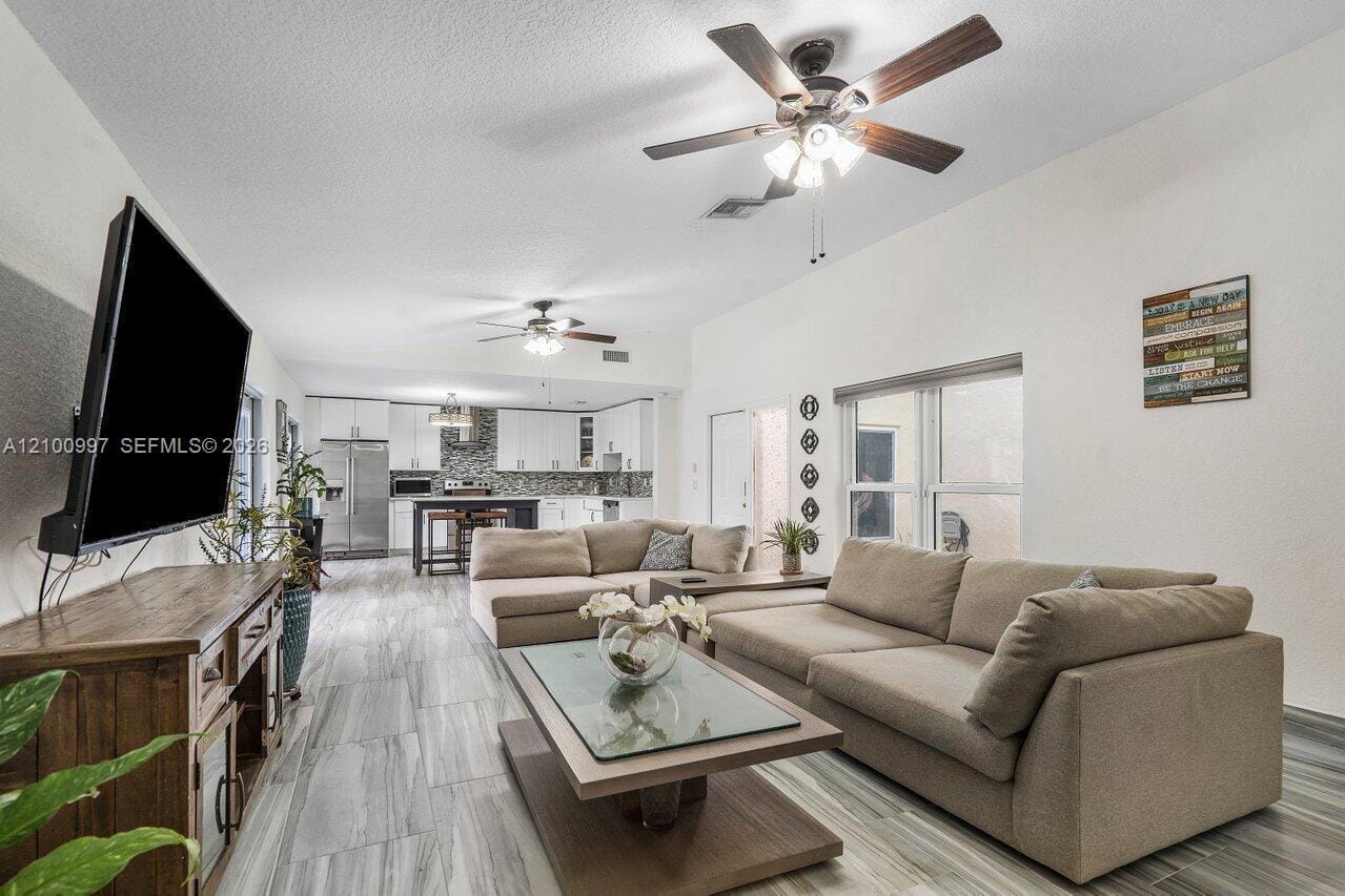 387 NW 39th Way, Deerfield Beach, FL 33442 photo 3
