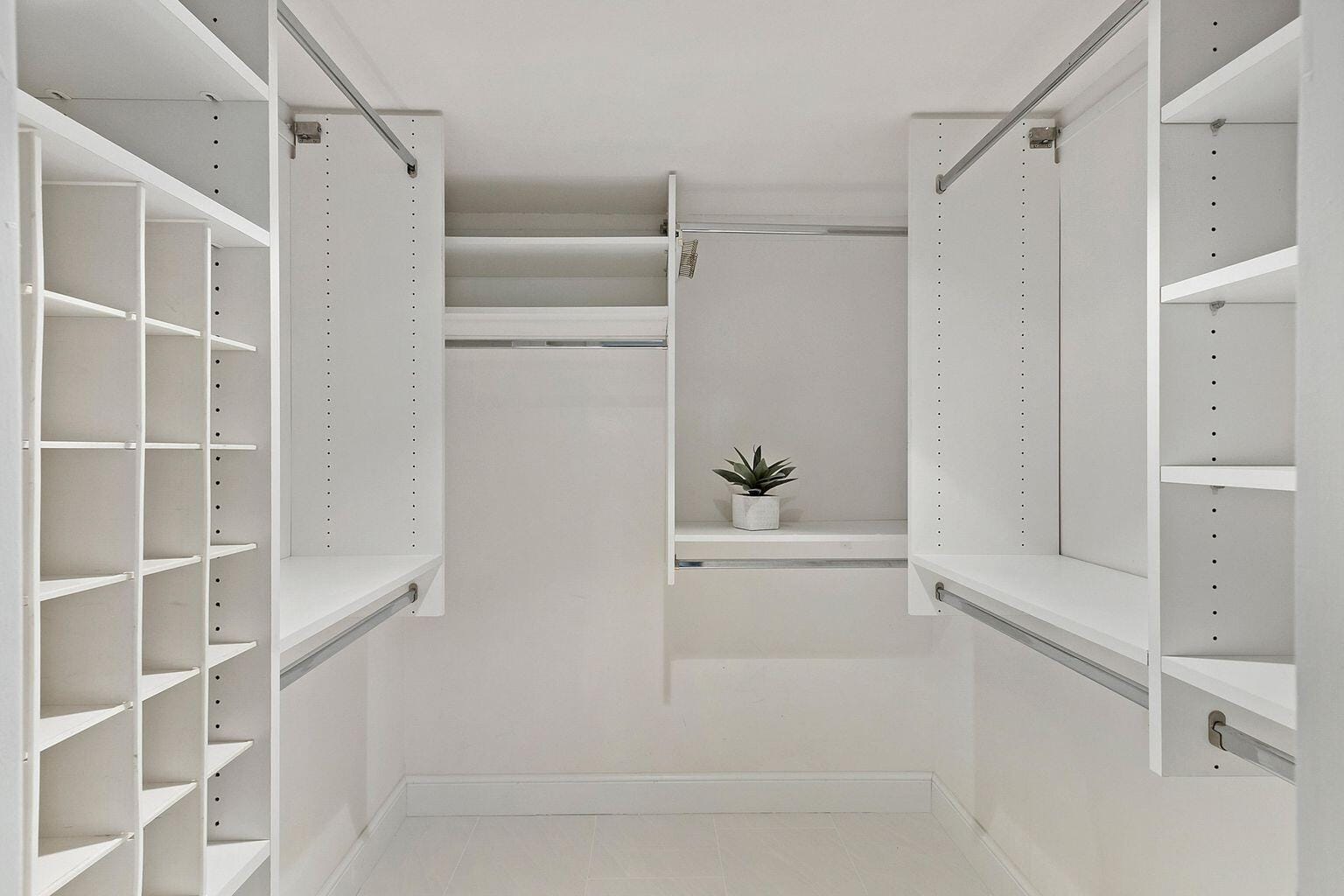 10204 MANGROVE Drive 104 — photo 11