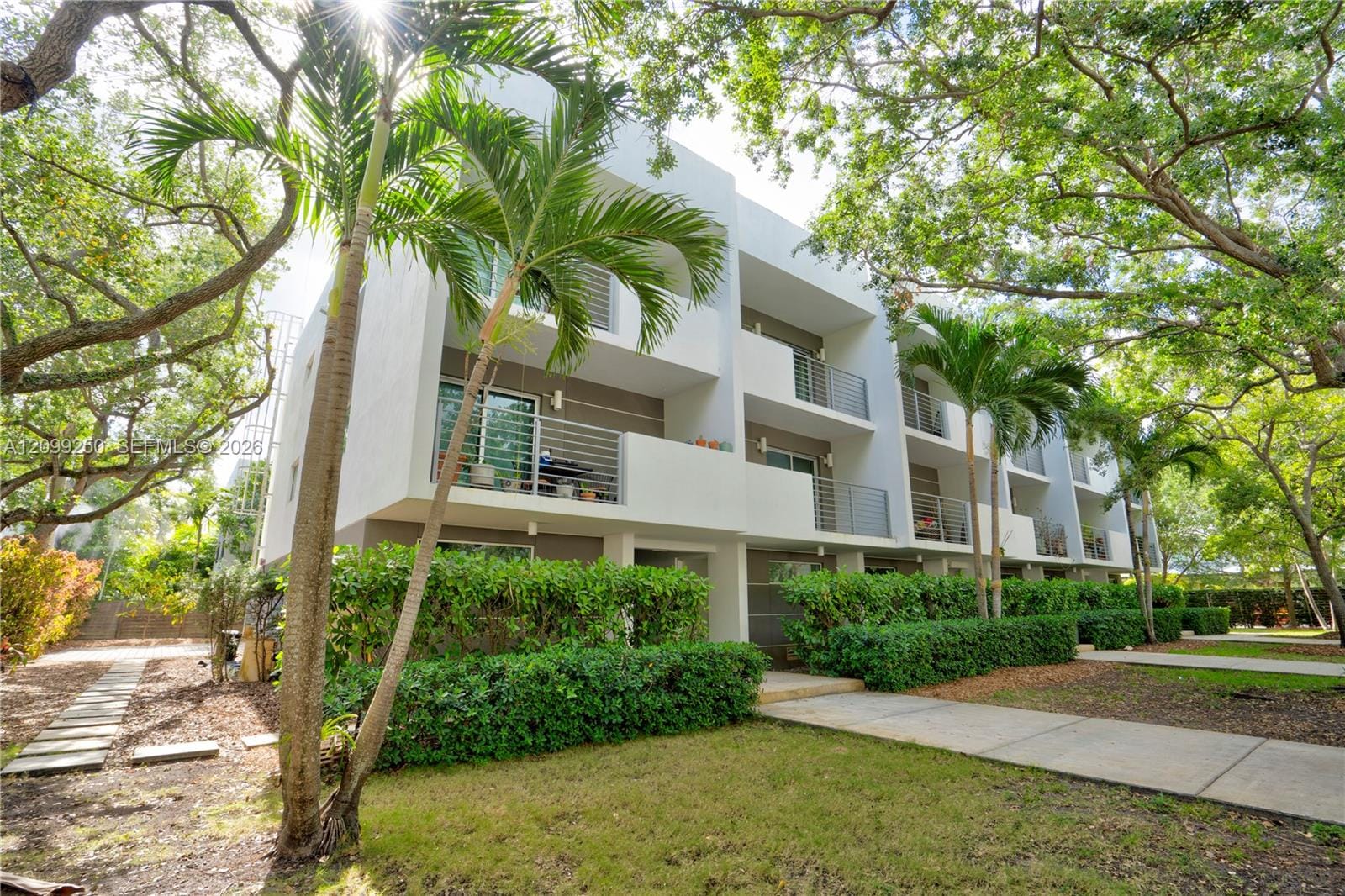 3 bedroom home for sale at 7541 61st, South Miami, FL 33143 — $3,800
