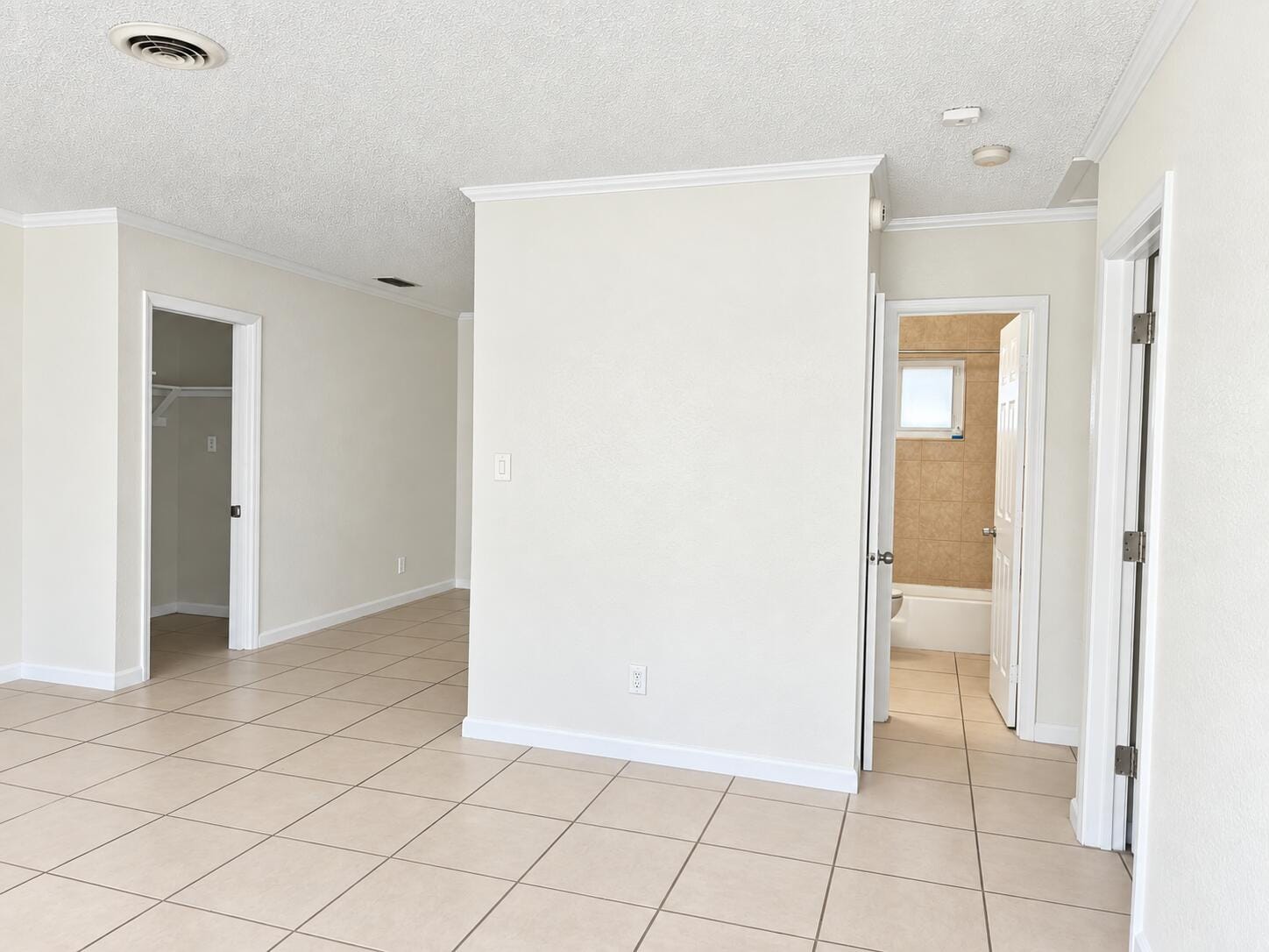 727 NW 1st Avenue 2, Fort Lauderdale, FL 33311 photo 4