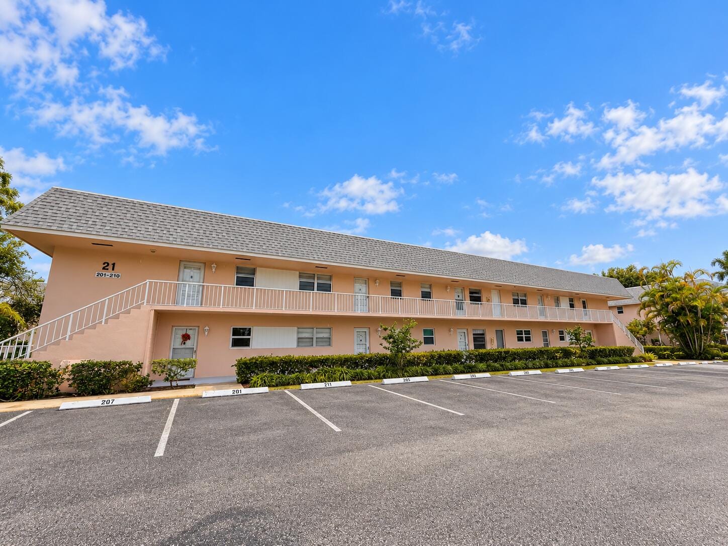 18081 SE COUNTRY CLUB Drive 21-207, Jupiter, FL 33469 photo 2