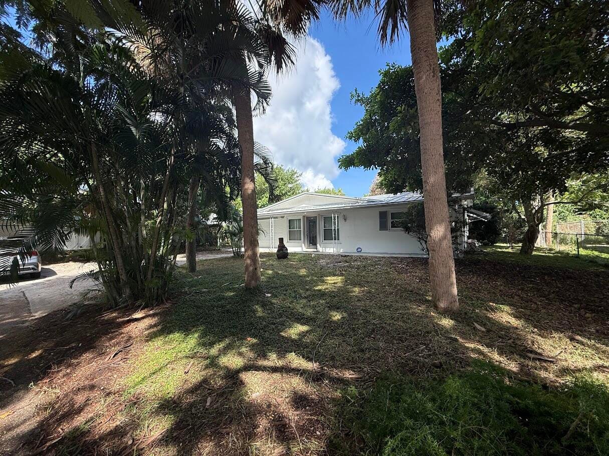 2 bedroom home for sale at 2109 FLAMINGO, Jensen Beach, FL 34957 — $2,400