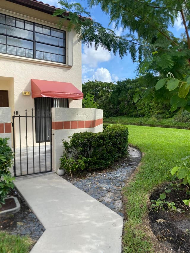 811 Freedom Court Court 811, Deerfield Beach, FL 33442