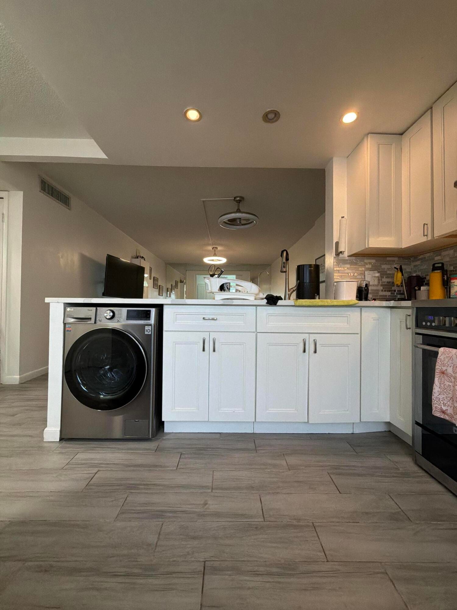 320 NE 12th Avenue 105, Hallandale Beach, FL 33009 photo 2