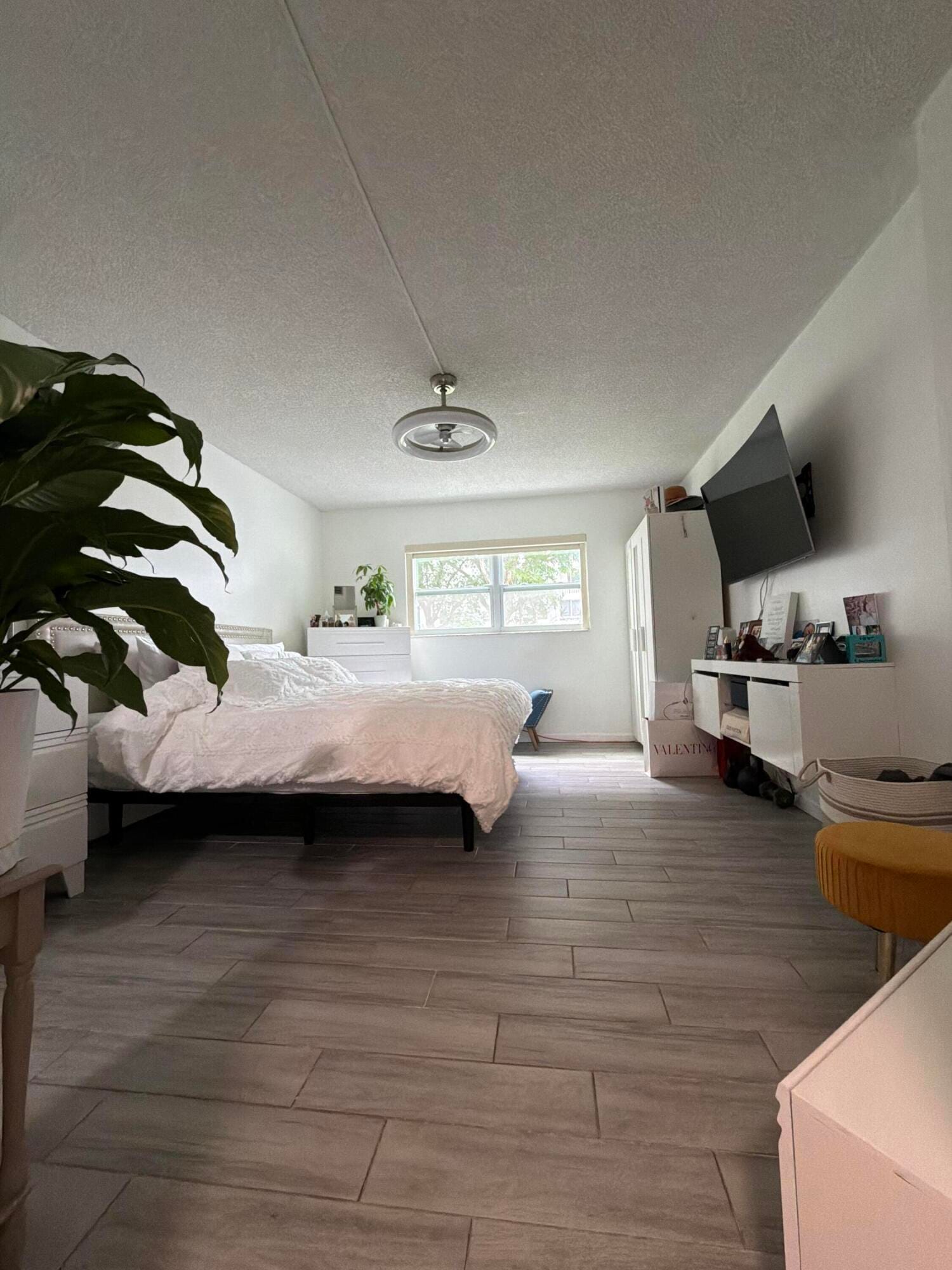 320 NE 12th Avenue 105, Hallandale Beach, FL 33009 photo 16