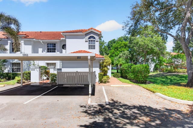 9865 Seacrest Circle 202, Boynton Beach, FL 33437