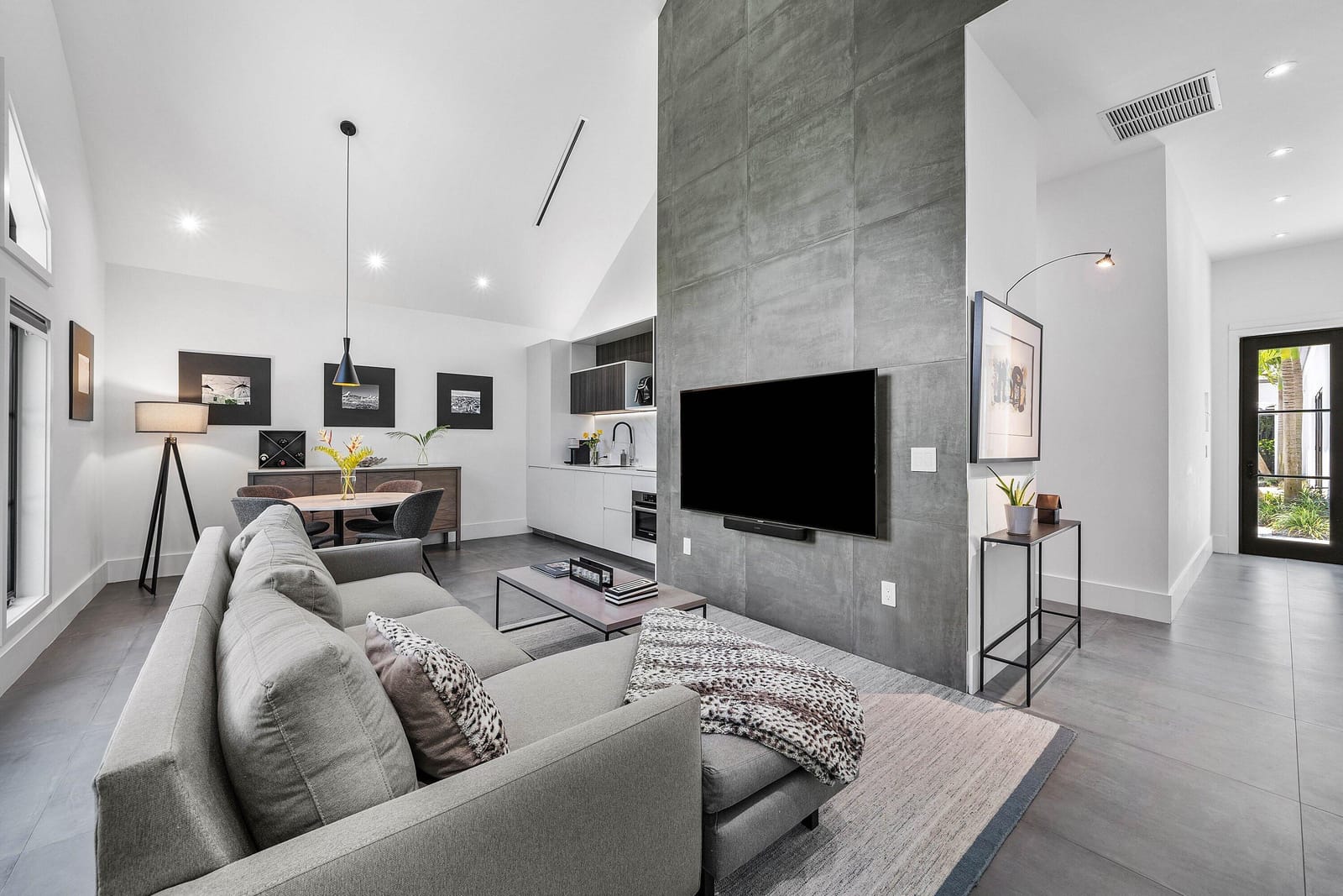 1275 N SWINTON Avenue — photo 5