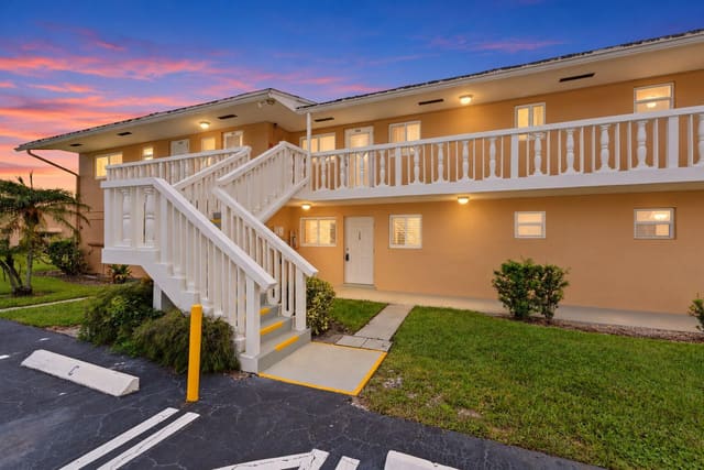 2192 NE 1ST Way 102, Boynton Beach, FL 33435