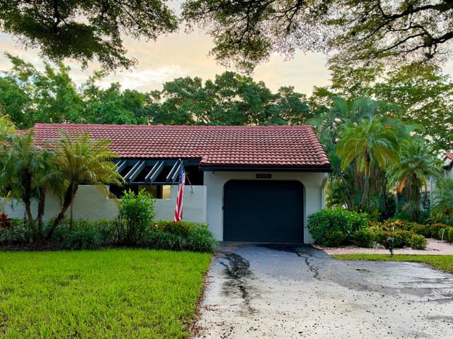 21692 TALL PALM Circle 10-B, Boca Raton, FL 33433