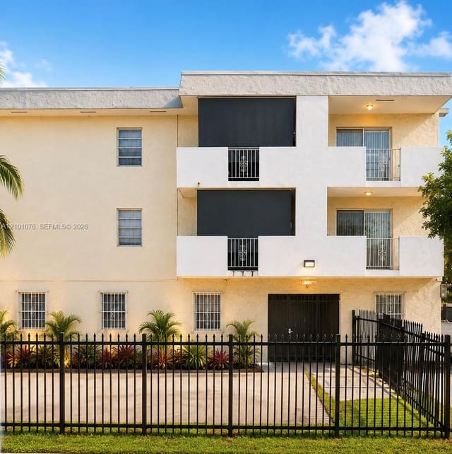 2725 W Okeechobee Road 46, Hialeah, FL 33010