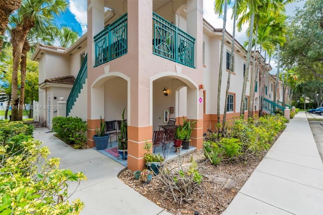 2125 NW 77th Way 101, Pembroke Pines, FL 33024