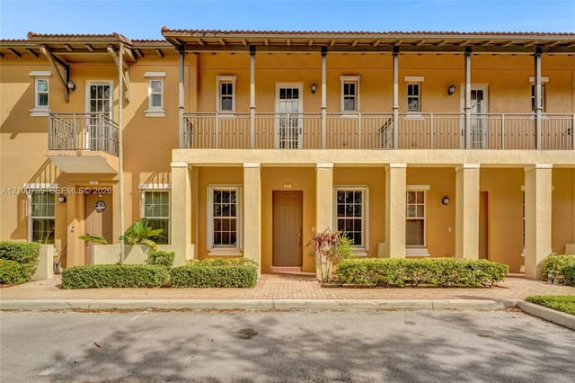 475 SW 147th Terrace 6-48, Pembroke Pines, FL 33027