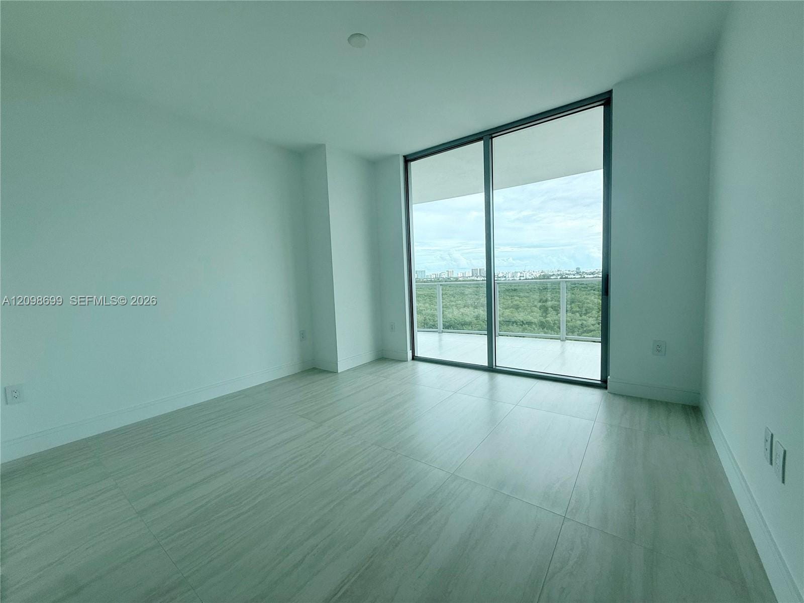 2411 Laguna Circle 901 — photo 11