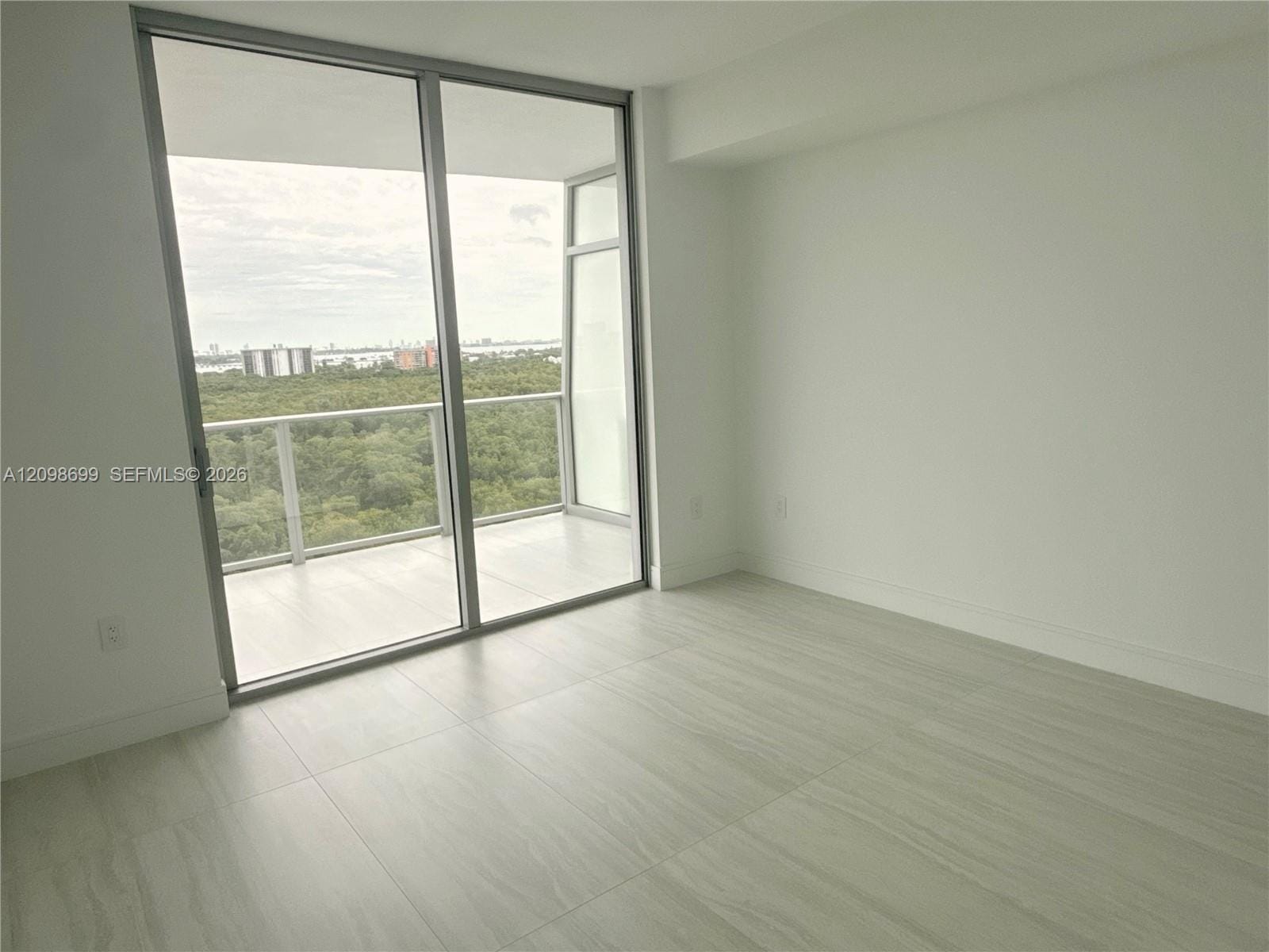 2411 Laguna Circle 901 — photo 12