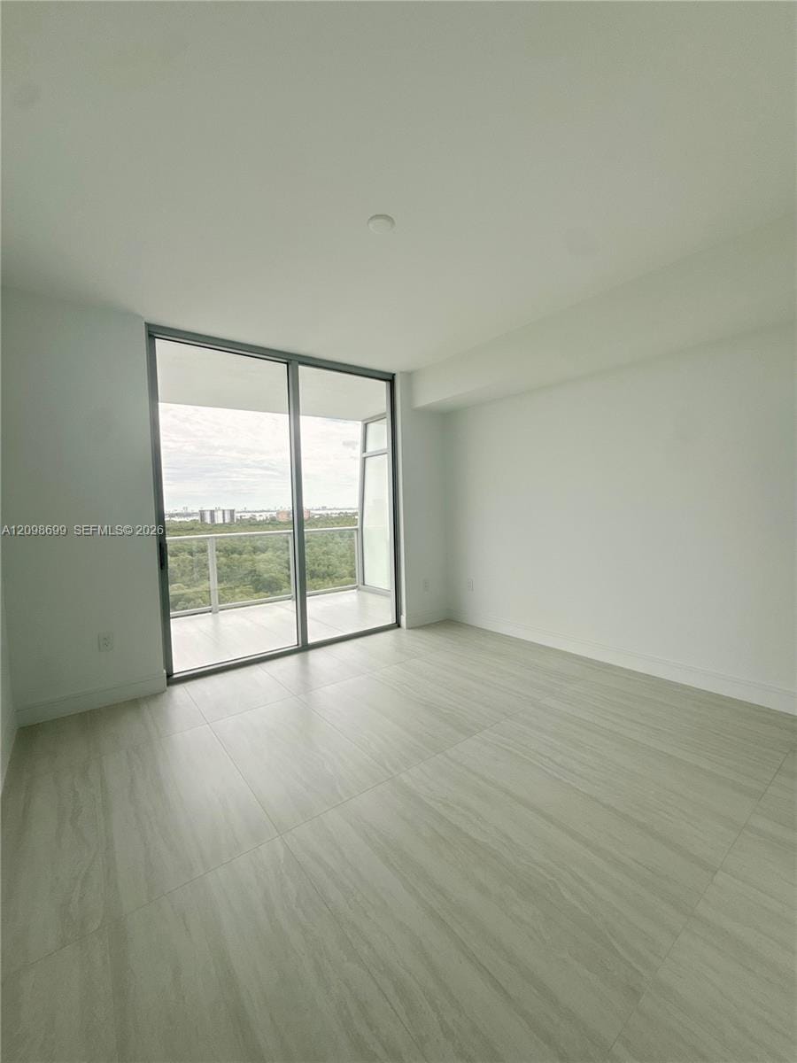 2411 Laguna Circle 901, North Miami, FL 33181 photo 13