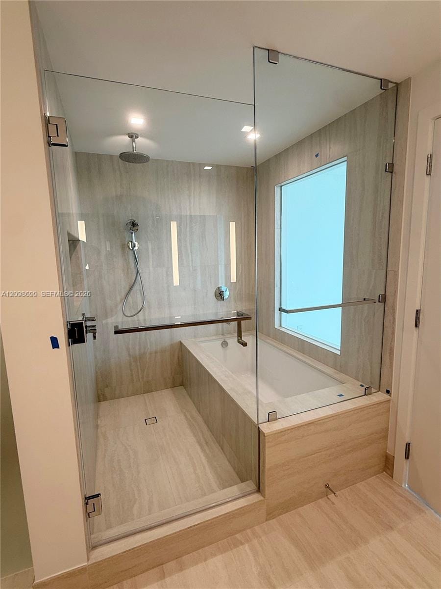 2411 Laguna Circle 901, North Miami, FL 33181 photo 17
