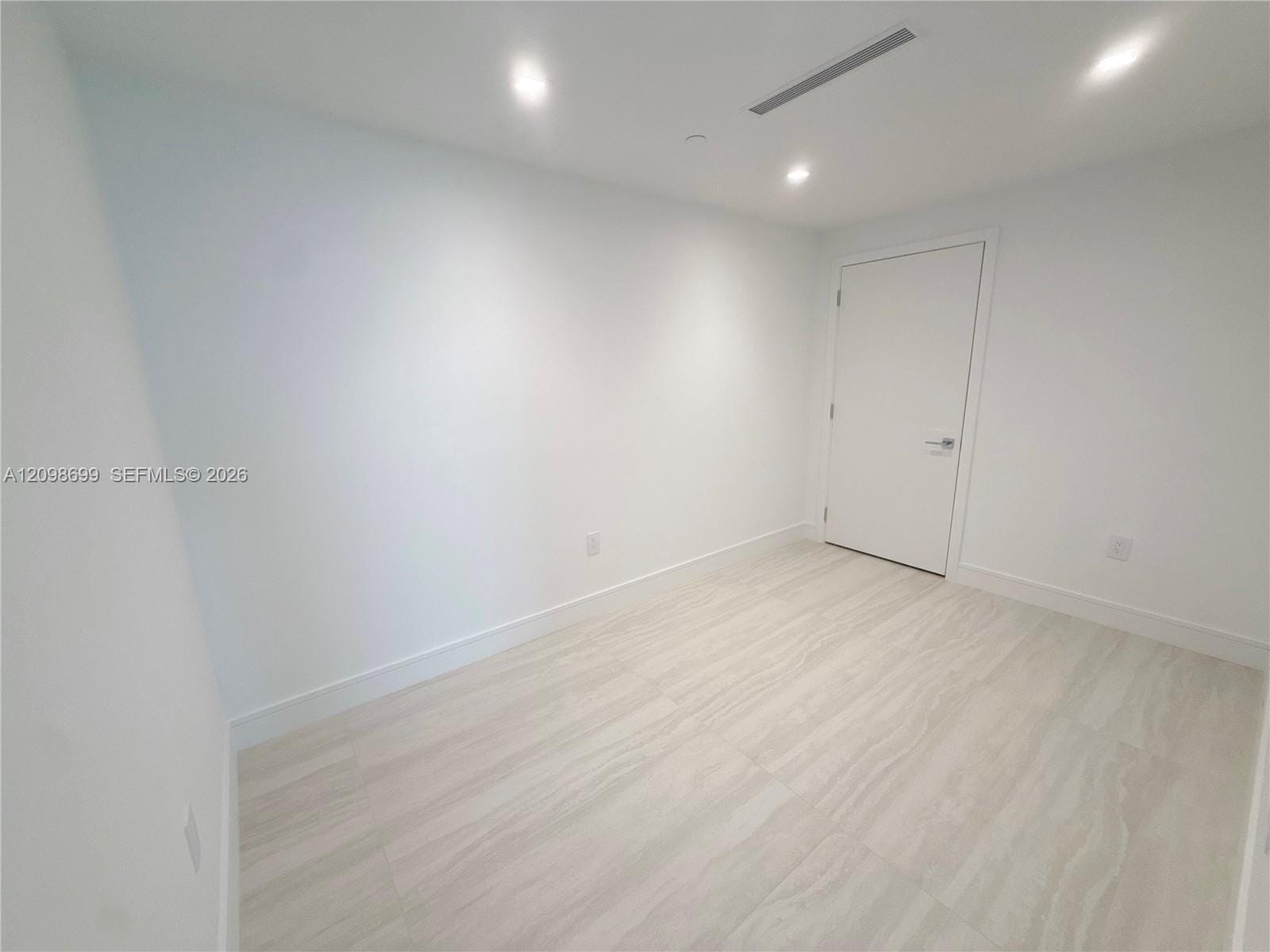 2411 Laguna Circle 901, North Miami, FL 33181 photo 19