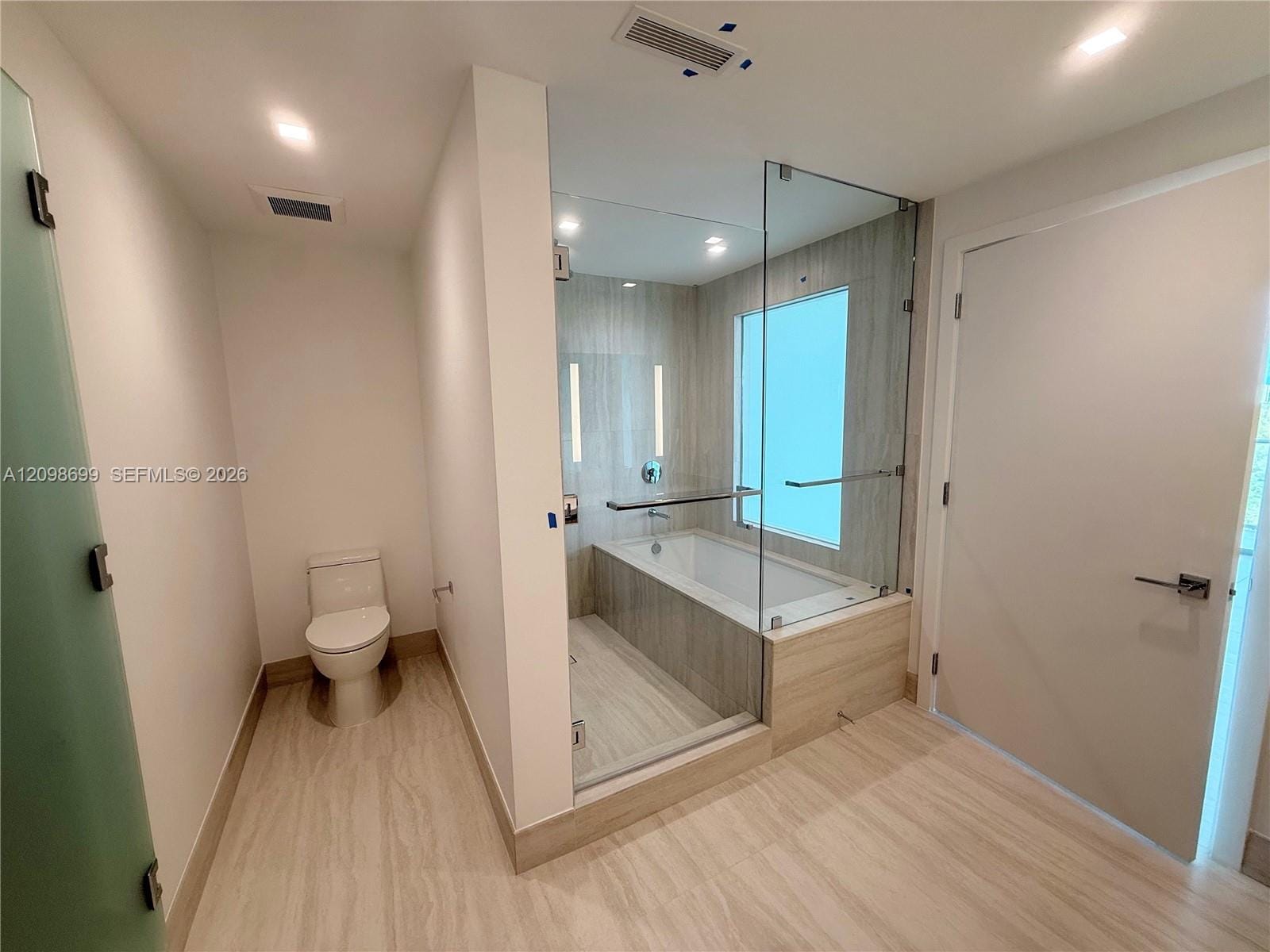 2411 Laguna Circle 901, North Miami, FL 33181 photo 20