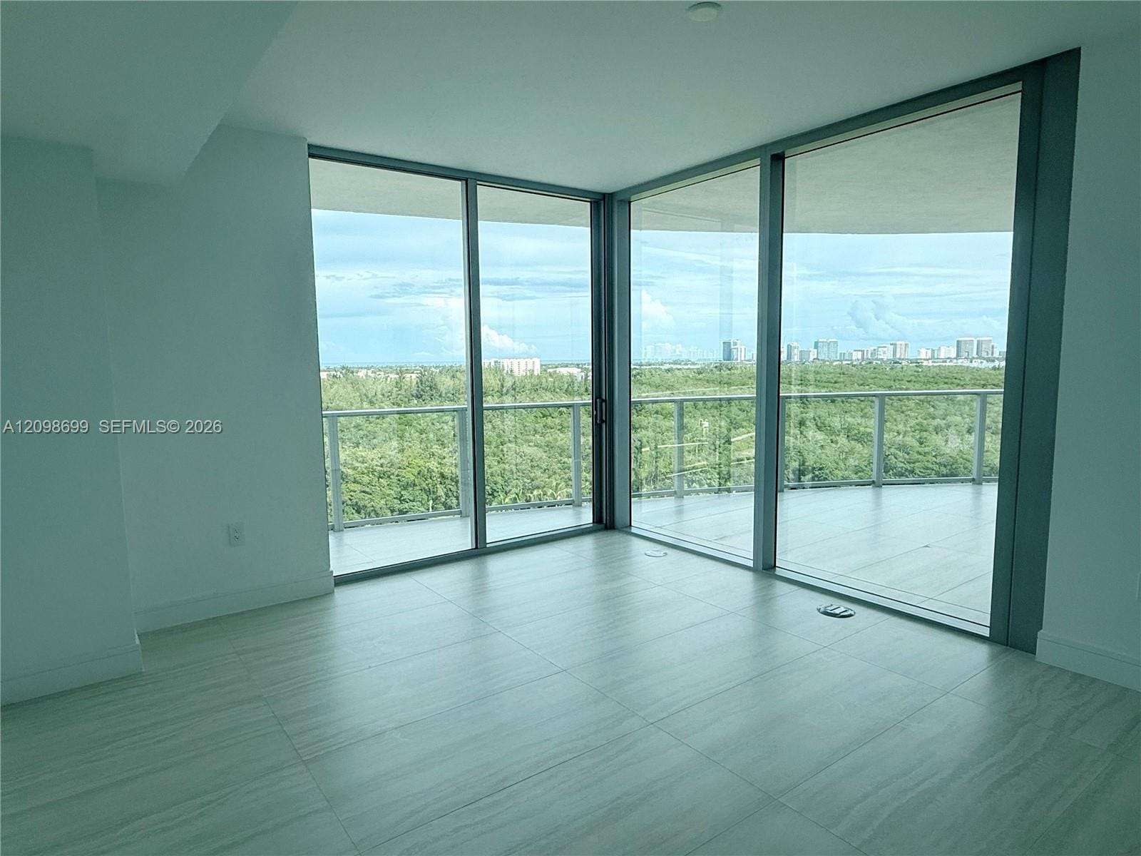 2411 Laguna Circle 901, North Miami, FL 33181 photo 22