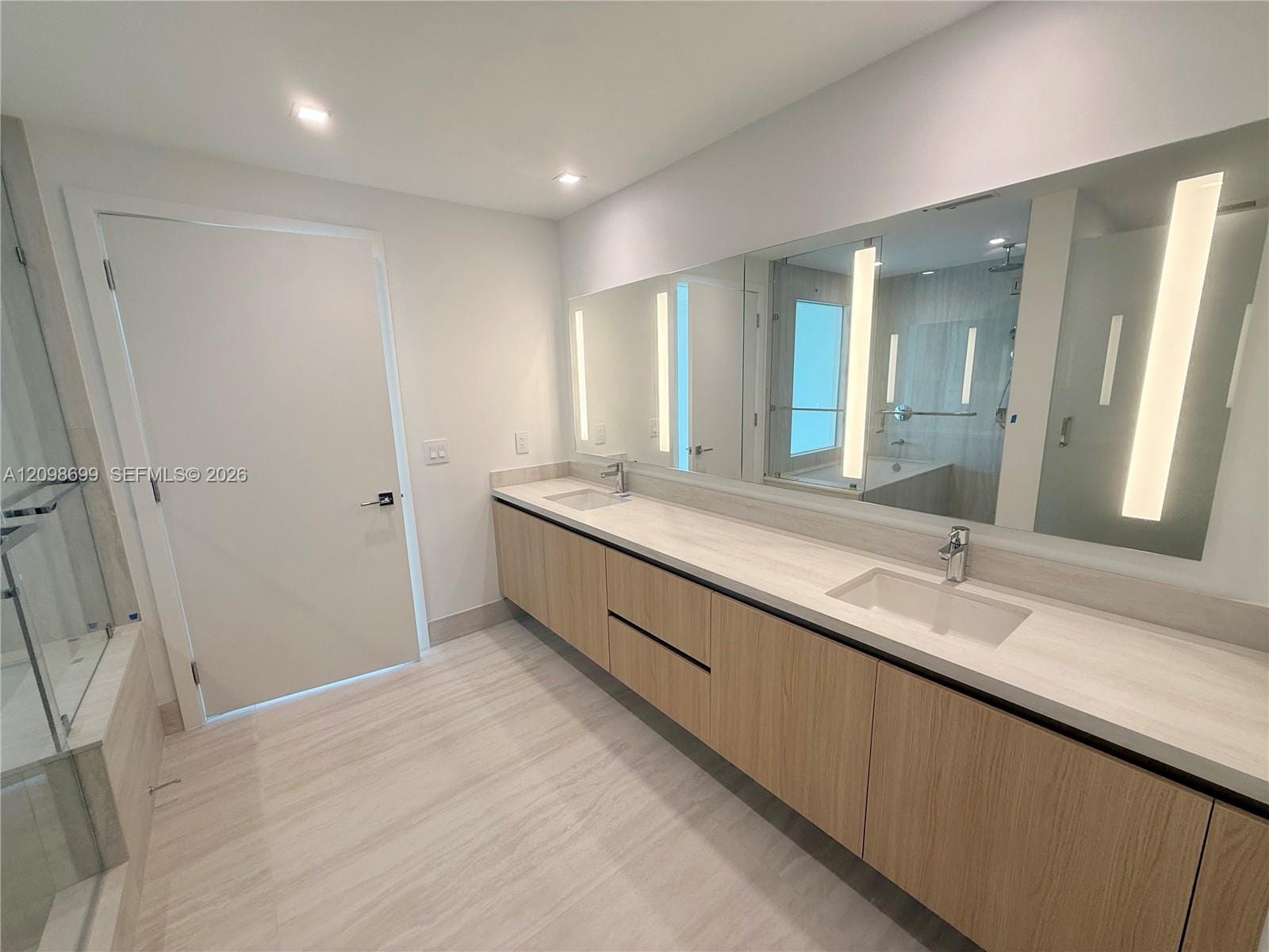 2411 Laguna Circle 901, North Miami, FL 33181 photo 24