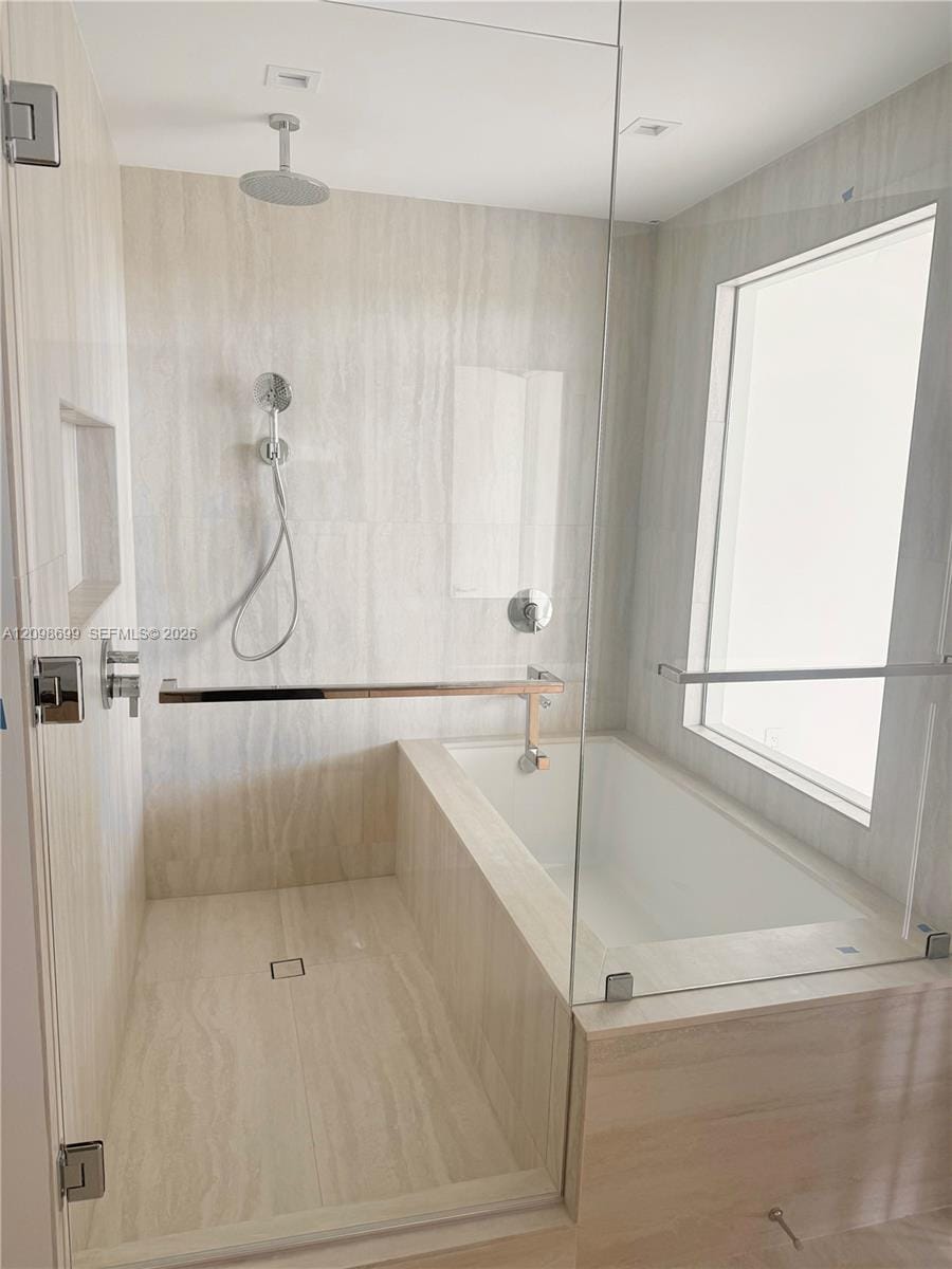 2411 Laguna Circle 901, North Miami, FL 33181 photo 25